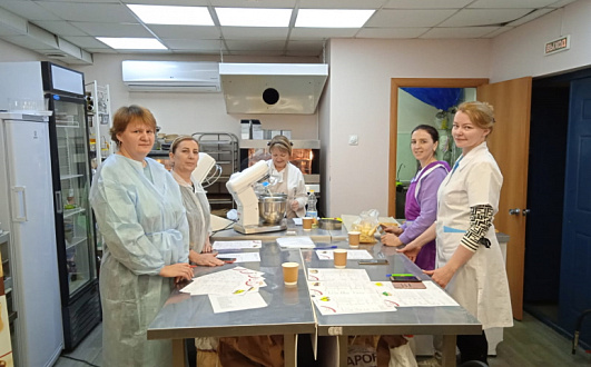 Янтарь на блюде: технологи Puratos показали амурским пекарям и кондитерам новые рецептуры хлеба и тортов