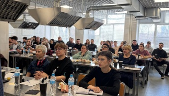 В большой компании: Семинары ГУРМИКС, ВИФРАЙ и КАРГИЛЛ собрали около 100 шефов и поваров Приамурья. Фото