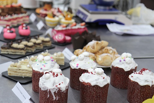 Разноцветные бисквиты: расширяем ассортимент и украшаем витрины с компанией Эстеро