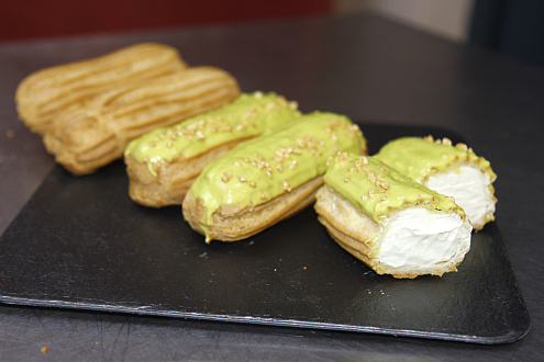 Вкусные эклеры с фисташкой на новой смеси от ИНАГРО (видеорецепт)